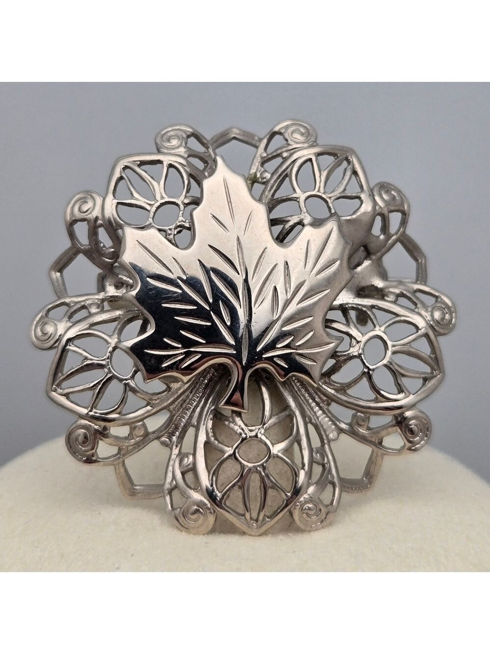 Maple Leaf Brooch 🍁Canada Pride🍁 Vintage Style Silver Tone Pin